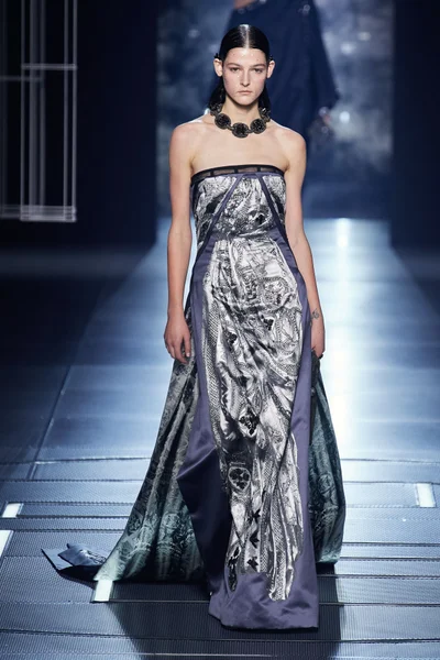 Look 17
